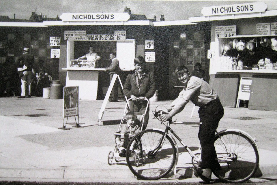 Nicholsons Stalls Opposite PierTowers 1961