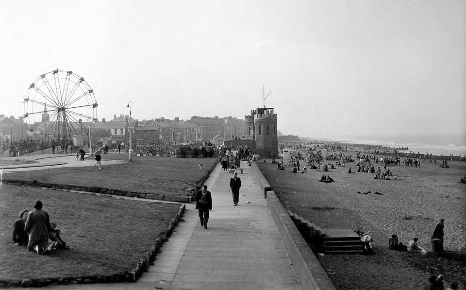 Promenade and big wheel